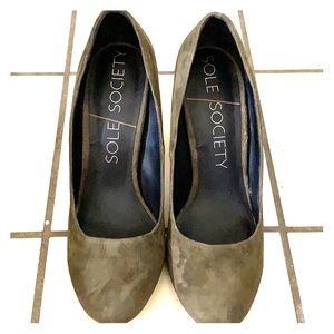 Dark green suede block heels with gold details